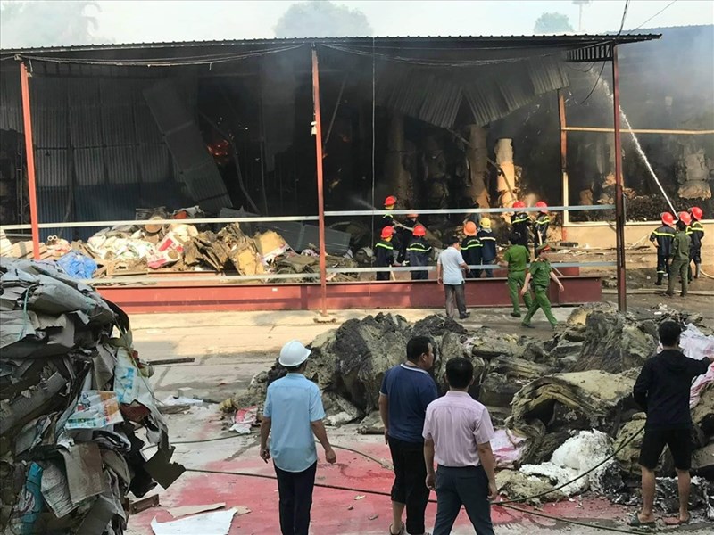 Phú Thọ: Cháy lớn tại nhà máy Giấy Lửa Việt