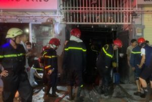 Cháy nhà sau tiếng nổ lớn ở TPHCM, 5 người thoát nạn Cháy nhà sau tiếng nổ lớn ở TPHCM, 5 người thoát nạn