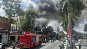 Cần Thơ: Cháy lớn tại một garage sửa chữa ô-tô Cần Thơ: Cháy lớn tại một garage sửa chữa ô-tô