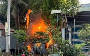 An Giang: Cháy 2 căn nhà khiến 1 người tử vong An Giang: Cháy 2 căn nhà khiến 1 người tử vong