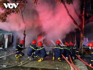 Cháy lớn thiêu rụi cửa hàng vật liệu xây dựng ở Quảng Ninh Cháy lớn thiêu rụi cửa hàng vật liệu xây dựng ở Quảng Ninh
