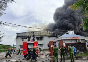 Công ty may Woochang Việt Nam báo vụ cháy lớn gây thiệt hại khoảng 7 triệu USD