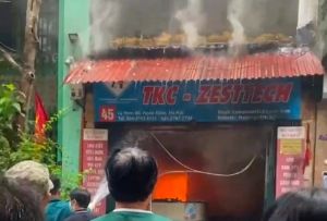 Hà Nội: Cháy cửa hàng máy tính trên phố Lý Nam Đế Hà Nội: Cháy cửa hàng máy tính trên phố Lý Nam Đế
