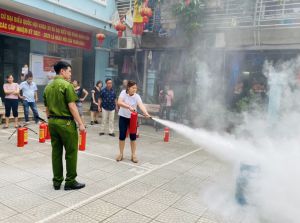 Tăng cường tuyên truyền, kiểm tra an toàn về PCCC đối với khu dân cư, hộ gia đình, nhà ở kết hợp sản xuất, kinh doanh Tăng cường tuyên truyền, kiểm tra an toàn về PCCC đối với khu dân cư, hộ gia đình, nhà ở kết hợp sản xuất, kinh doanh