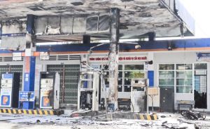 Xe máy phát nổ khiến cây xăng ở Quy Nhơn bốc cháy dữ dội Xe máy phát nổ khiến cây xăng ở Quy Nhơn bốc cháy dữ dội