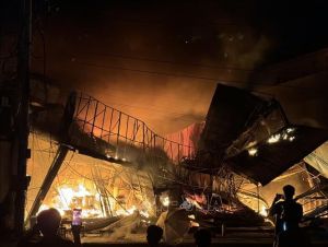 Cháy lớn ở một nhà sách tại thị xã Phước Long Cháy lớn ở một nhà sách tại thị xã Phước Long