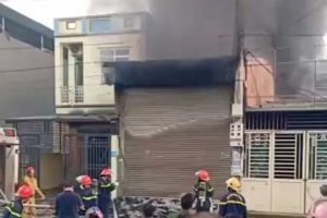 Cháy lớn tại khu nhà cho thuê ở Lào Cai Cháy lớn tại khu nhà cho thuê ở Lào Cai