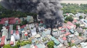 Hà Nội: Cháy lớn tại ngôi nhà nằm trong khu dân cư ở quận Long Biên Hà Nội: Cháy lớn tại ngôi nhà nằm trong khu dân cư ở quận Long Biên