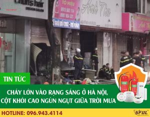 Lại cháy lớn vào rạng sáng ở Hà Nội, cột khói cao ngùn ngụt giữa trời mưa Lại cháy lớn vào rạng sáng ở Hà Nội, cột khói cao ngùn ngụt giữa trời mưa